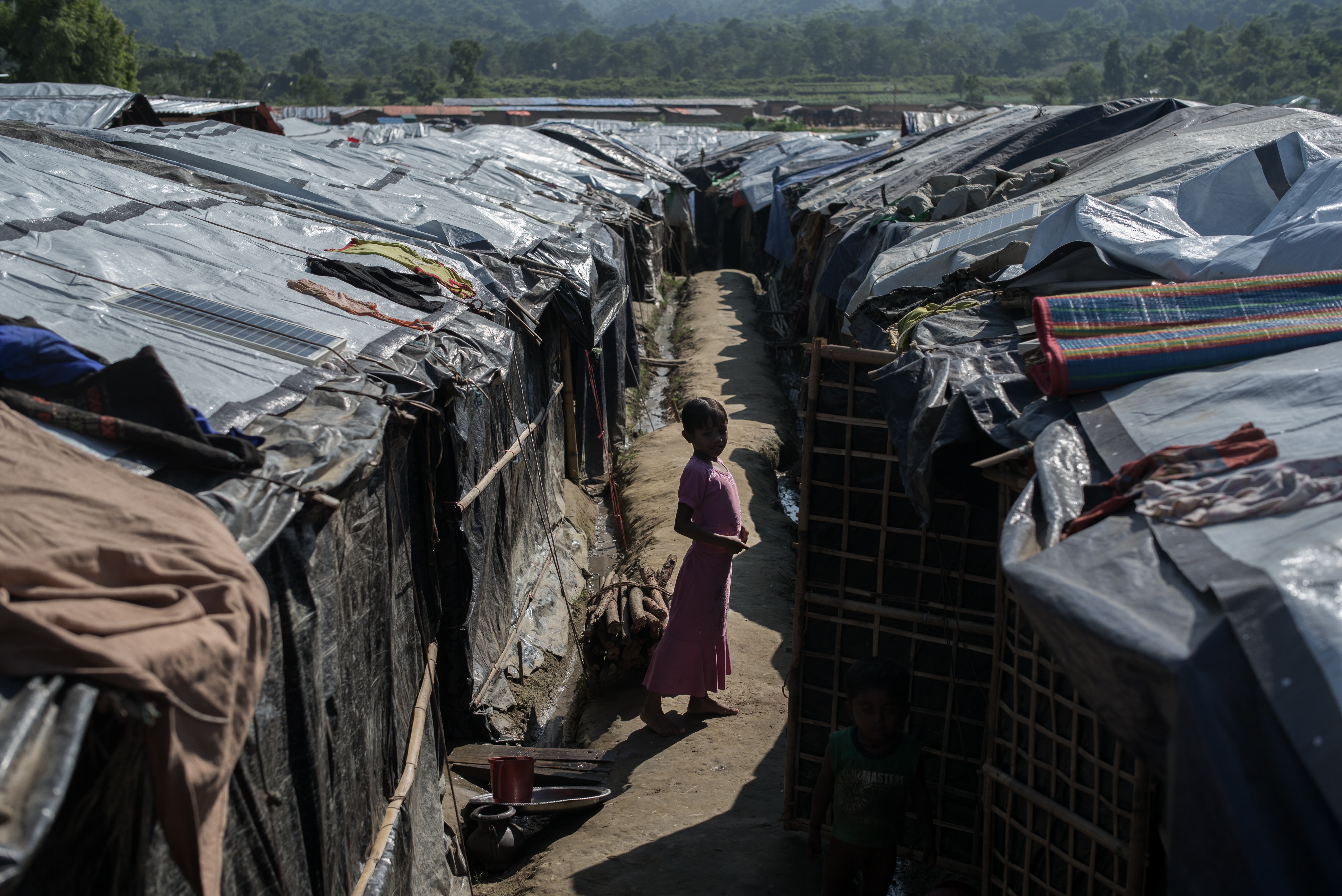 In the Rohingya refugee camps in Bangladesh, there is a large risk of a devastating spread of COVID-19 in the cramped, sprawling sites. While monsoon season is approaching, rains and storms may cause major damage to the camps, further displacements, and cut of access to large parts of the camps. This could also lead to deteriorating hygiene conditions, which would put people at greater risk of infection. (Photo: Ko Chung Ming / Oxfam)